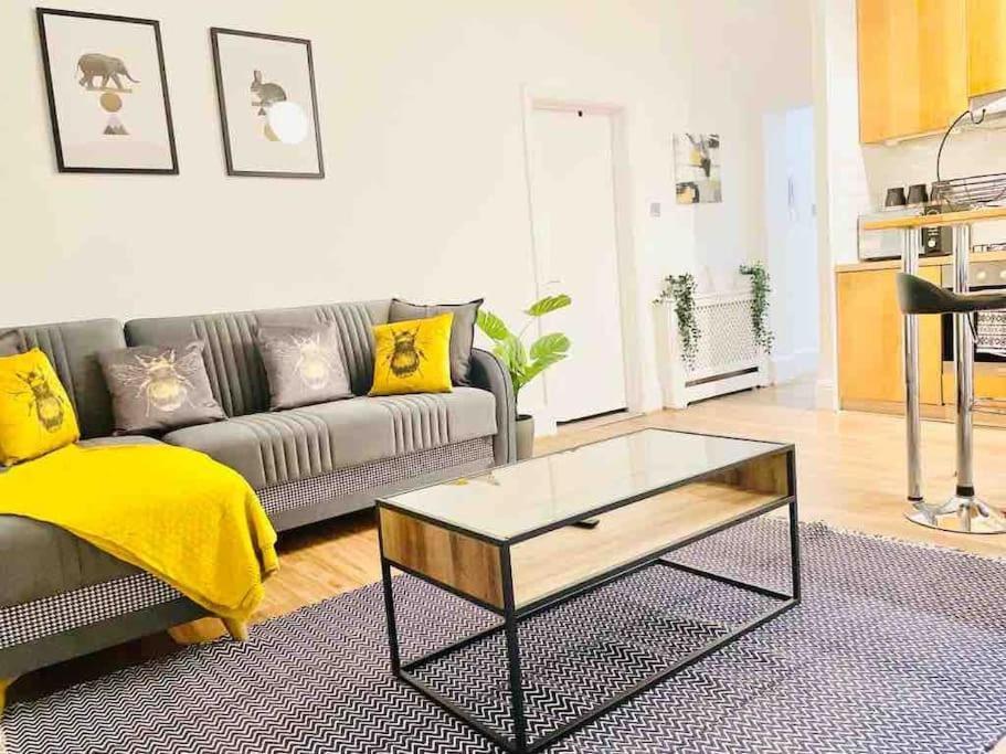 Lovely 2 Bedroom Apartment In Chelsea Sw3 런던 외부 사진