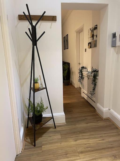Lovely 2 Bedroom Apartment In Chelsea Sw3 런던 외부 사진