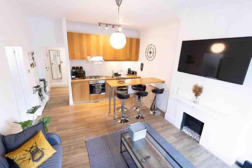 Lovely 2 Bedroom Apartment In Chelsea Sw3 런던 외부 사진