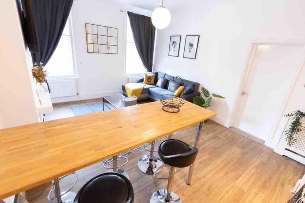 Lovely 2 Bedroom Apartment In Chelsea Sw3 런던 외부 사진